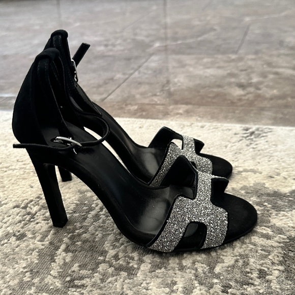 Hermes heels never worn. Brand new. - Picture 6 of 7